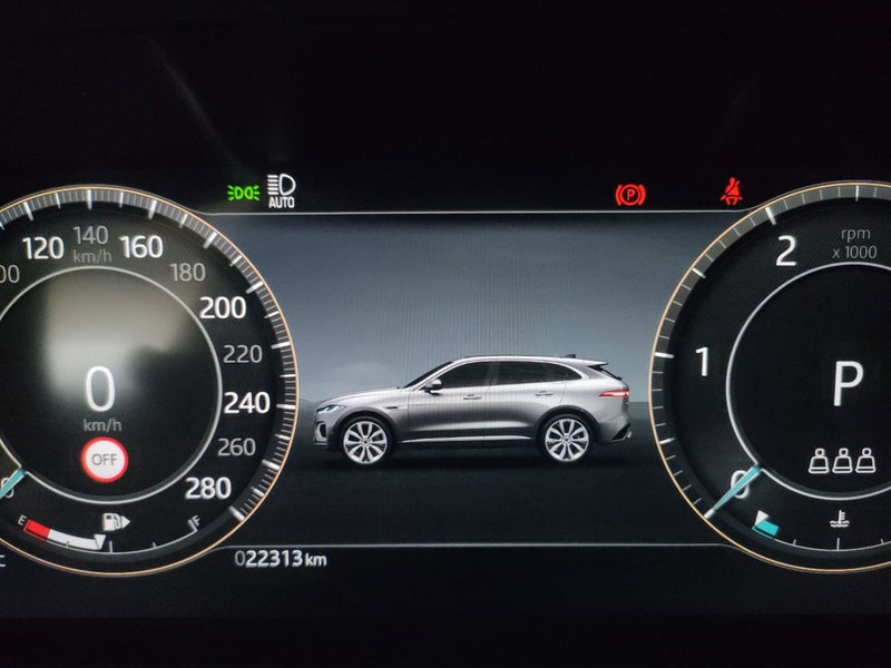 Jaguar F-Pace usata a Milano (10)