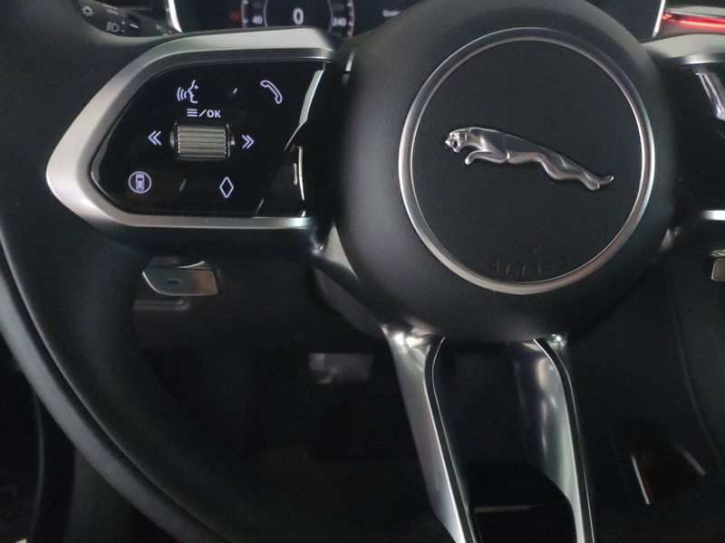 Jaguar F-Pace usata a Milano (12)