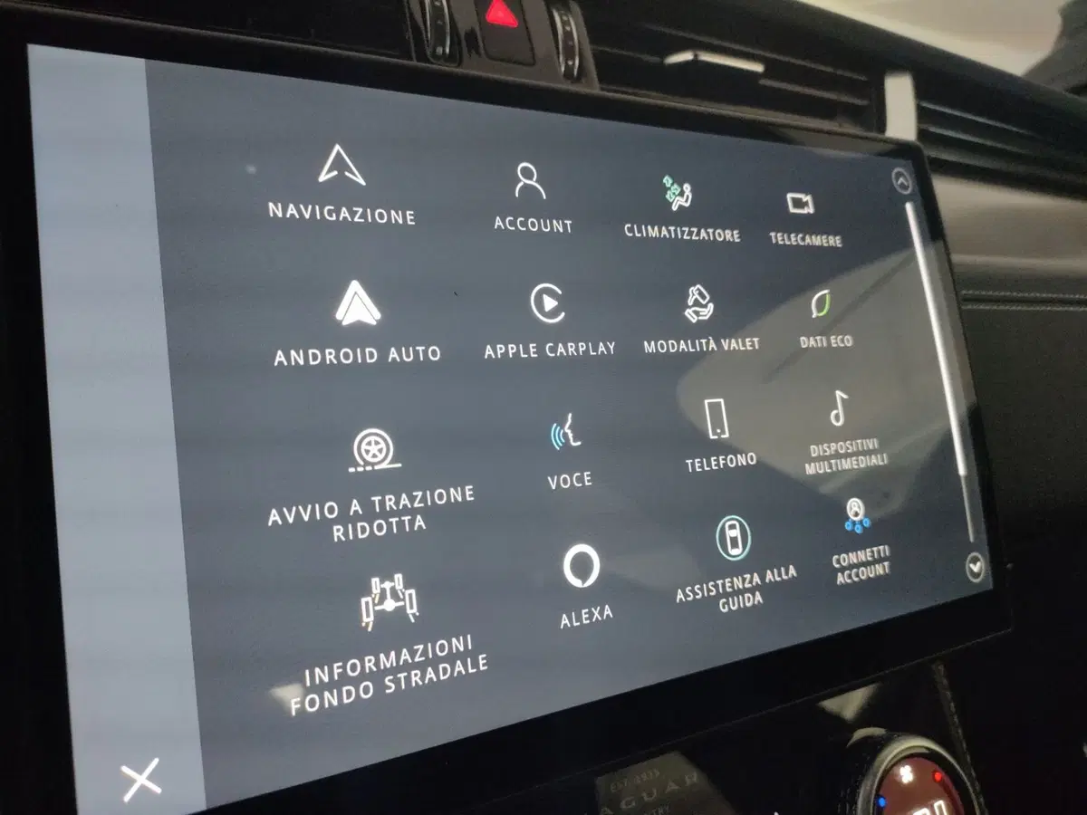 Jaguar F-Pace usata a Milano (17)