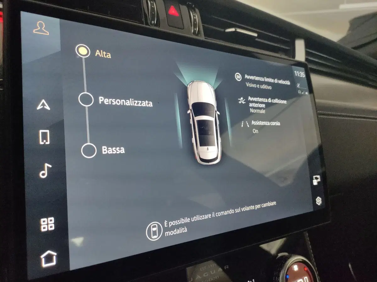 Jaguar F-Pace usata a Milano (18)