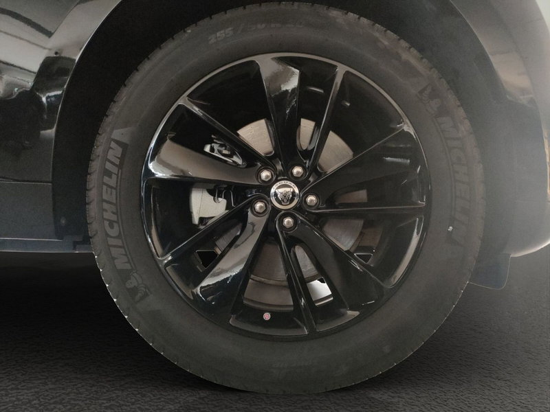 Jaguar F-Pace usata a Milano (9)