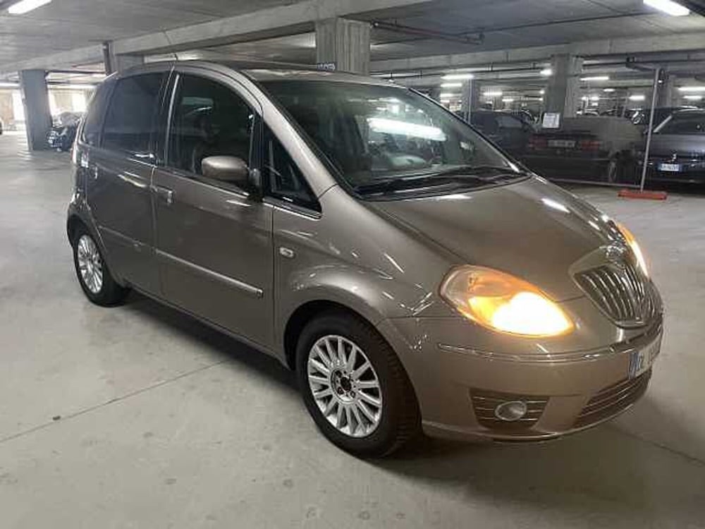 Lancia Musa usata a Genova (7)