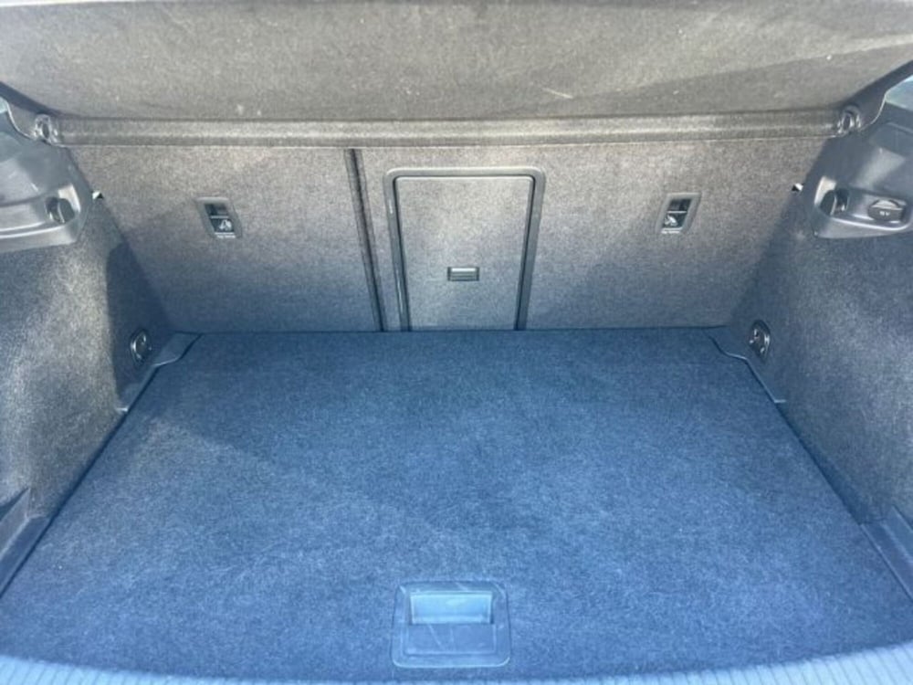 Volkswagen Golf nuova a Lecce (16)