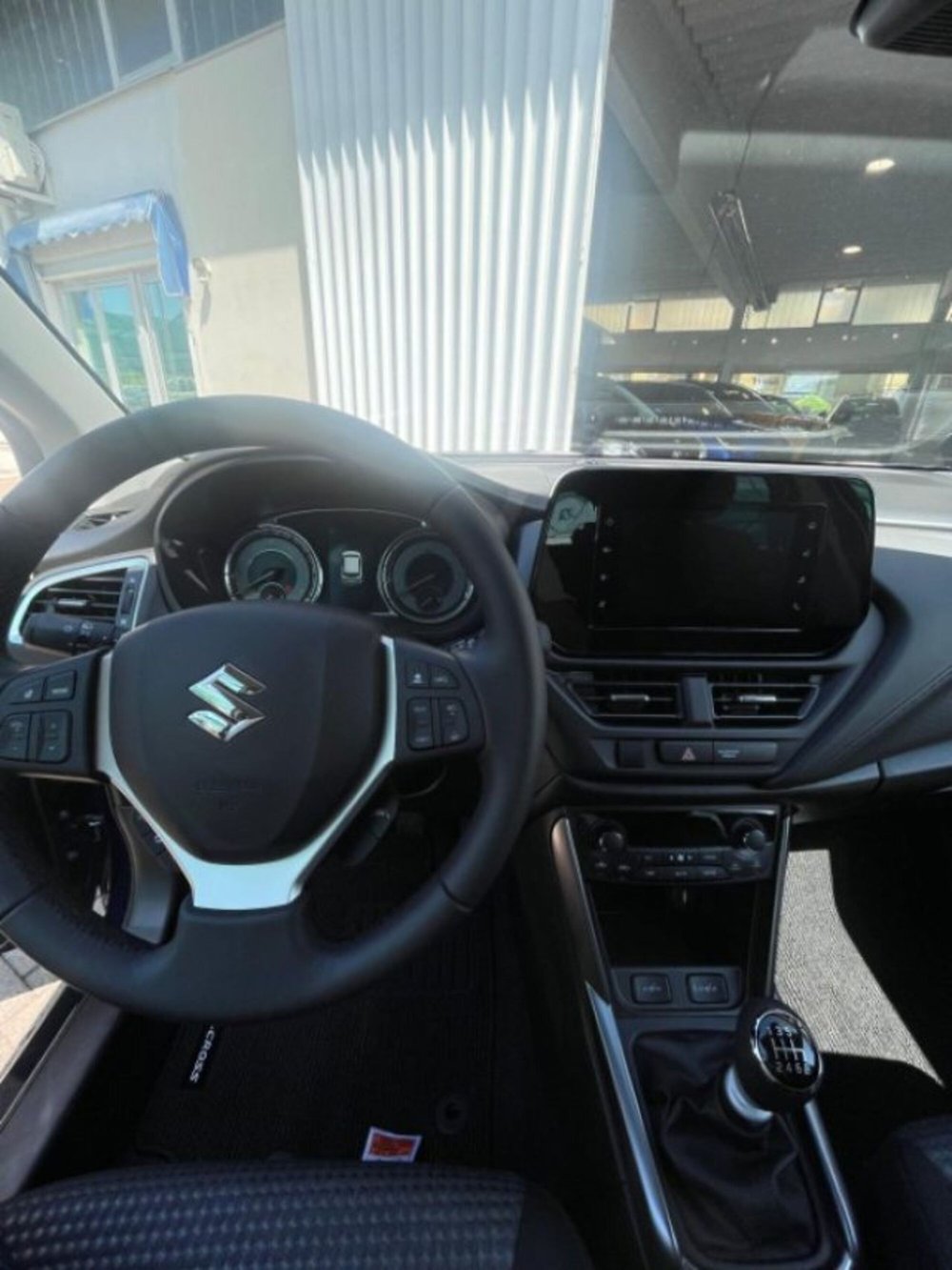 Suzuki S-Cross nuova a Novara (8)