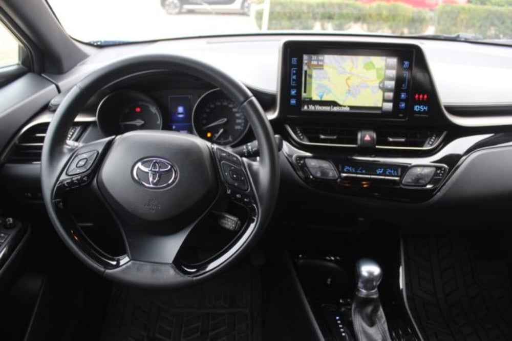 Toyota Toyota C-HR usata a Roma (17)
