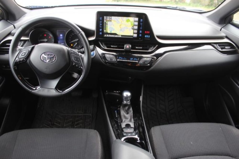Toyota Toyota C-HR usata a Roma (9)