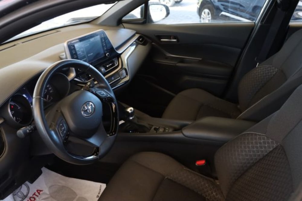 Toyota Toyota C-HR usata a Roma (12)