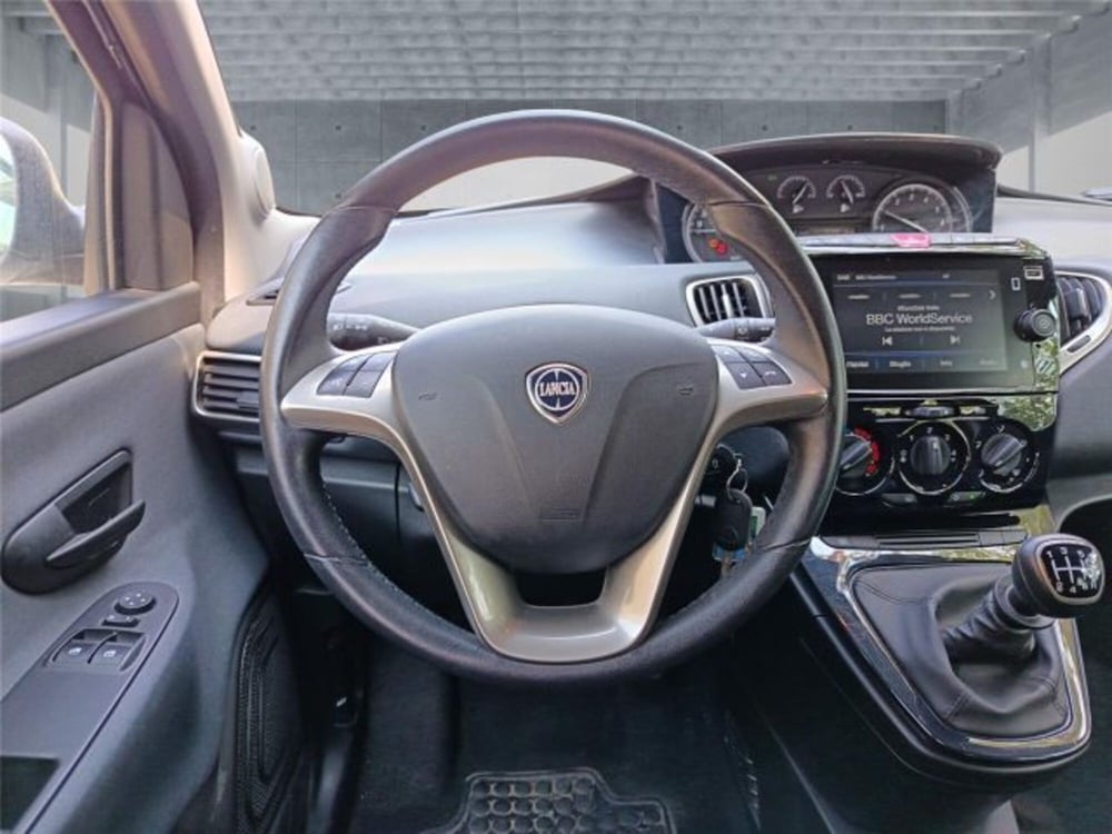 Lancia Ypsilon usata a Bari (14)
