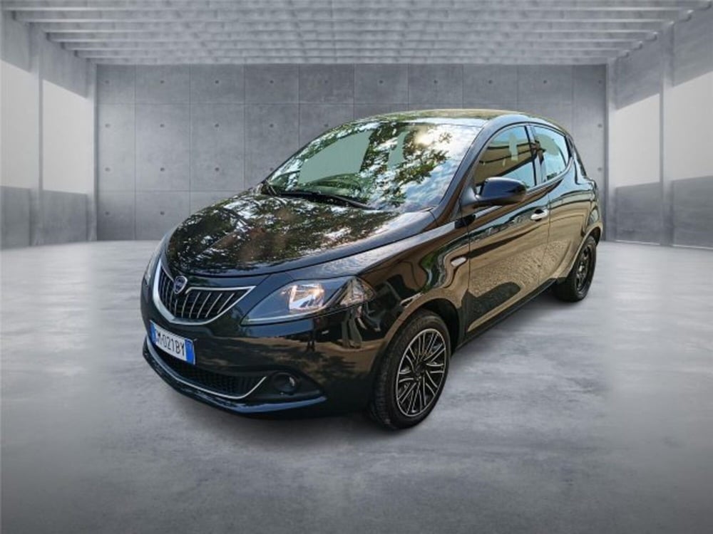 Lancia Ypsilon usata a Bari (3)