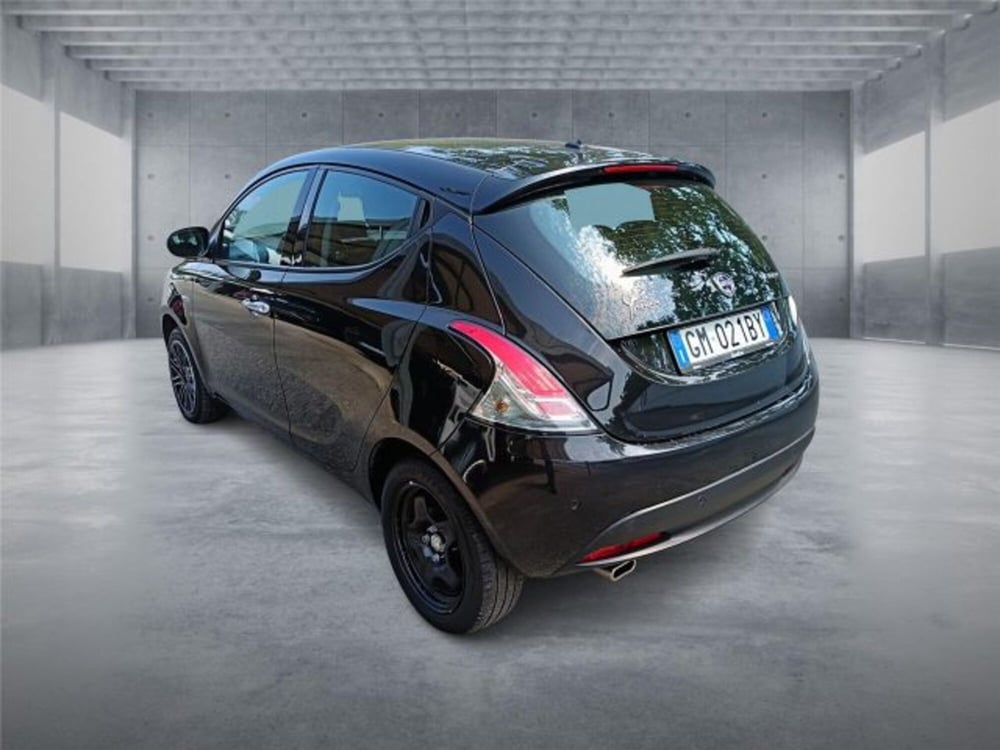 Lancia Ypsilon usata a Bari (4)