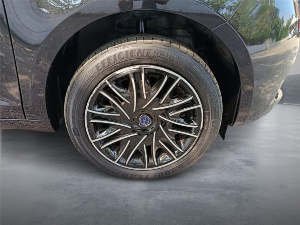 Lancia Ypsilon usata a Bari (8)