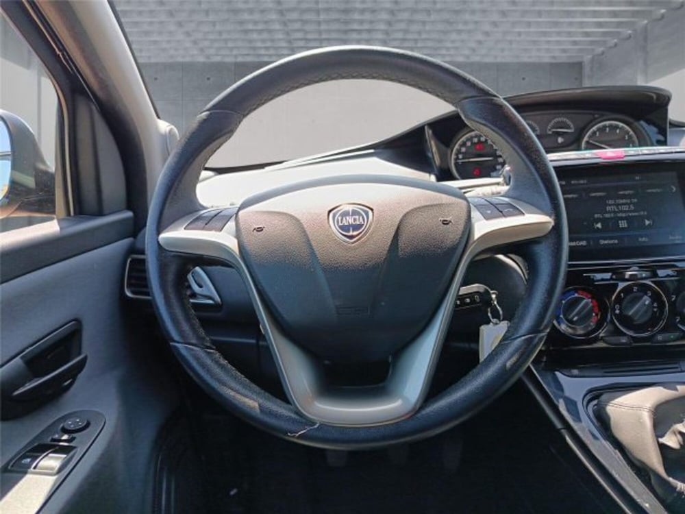 Lancia Ypsilon usata a Bari (14)