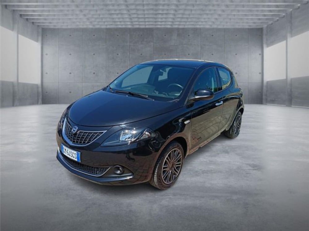 Lancia Ypsilon usata a Bari (3)