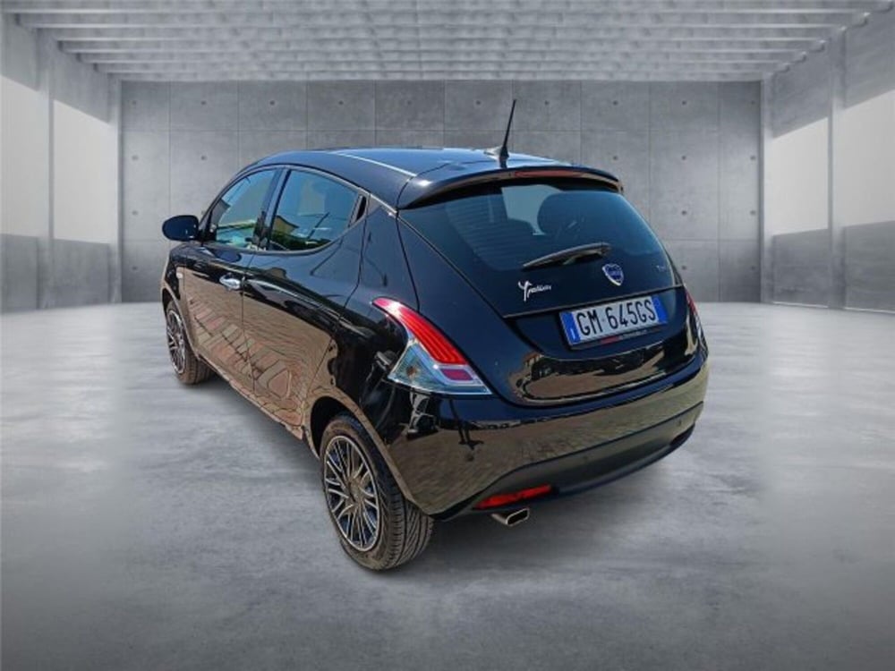 Lancia Ypsilon usata a Bari (4)