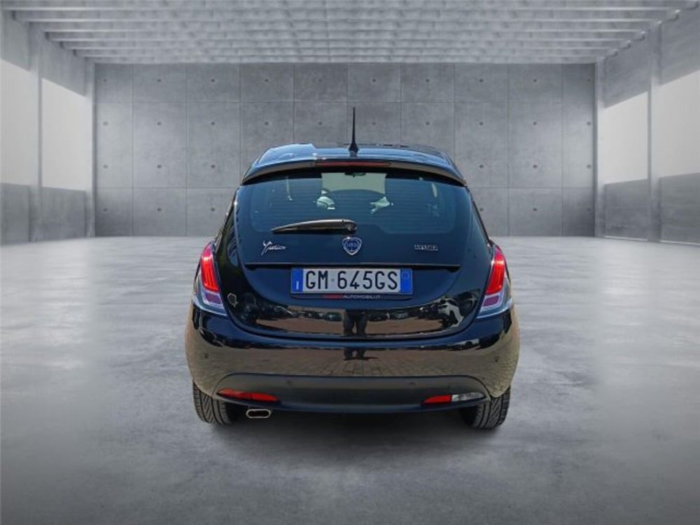Lancia Ypsilon usata a Bari (5)