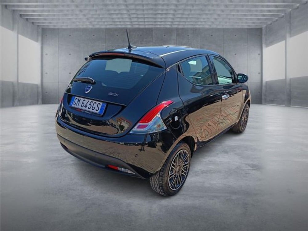 Lancia Ypsilon usata a Bari (6)