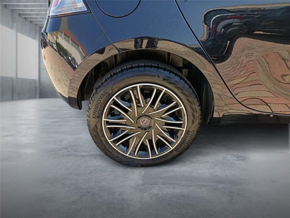 Lancia Ypsilon usata a Bari (8)