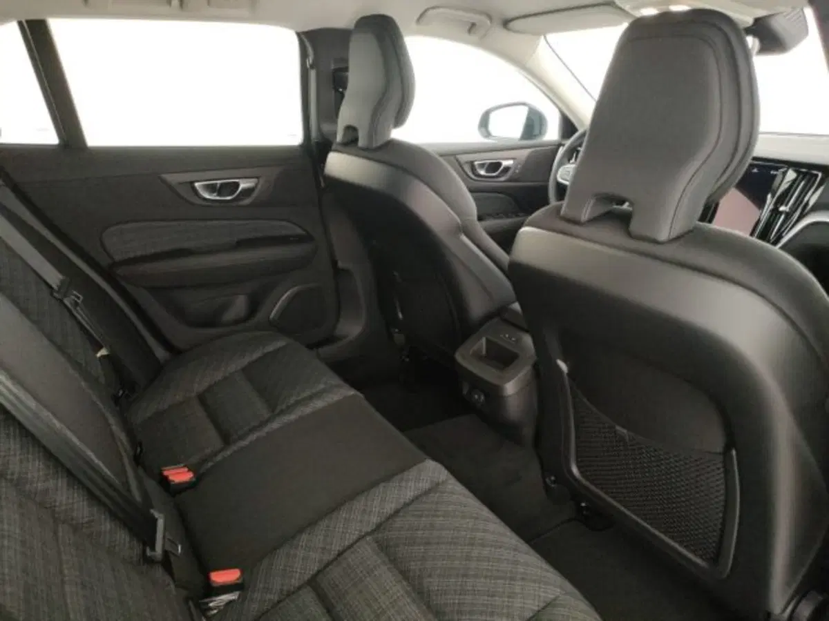 Volvo V60 nuova a Modena (10)