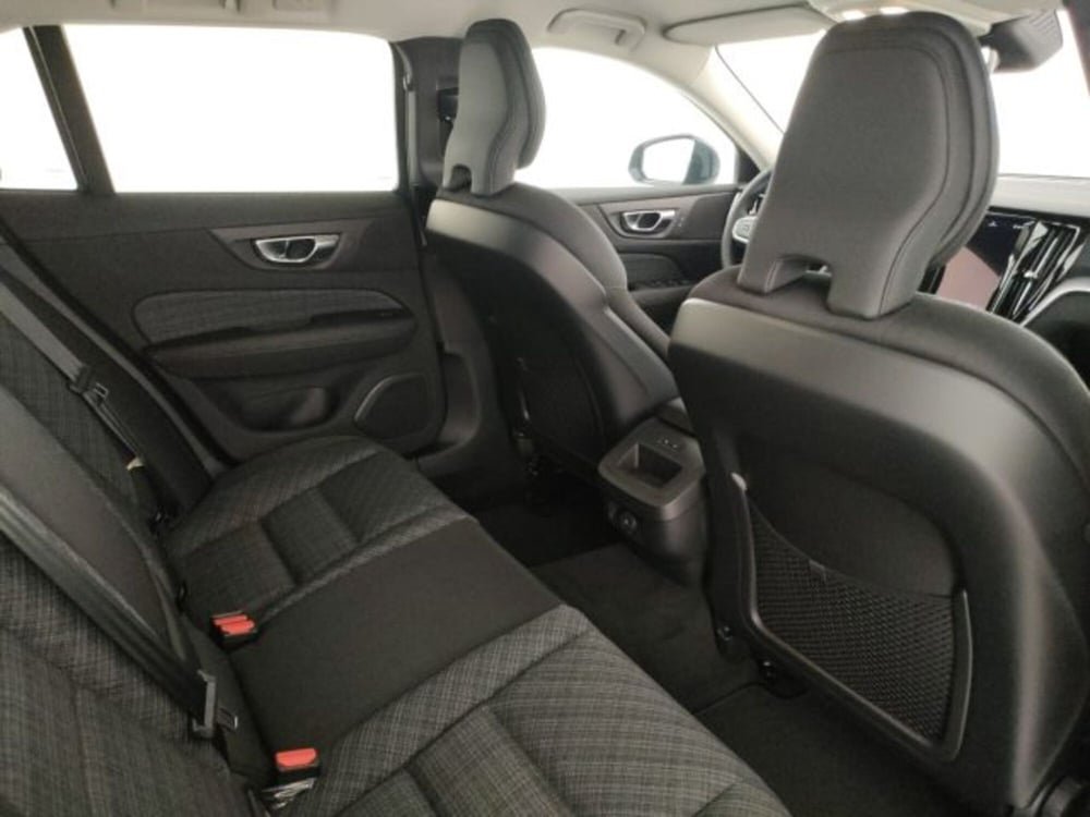 Volvo V60 nuova a Modena (10)