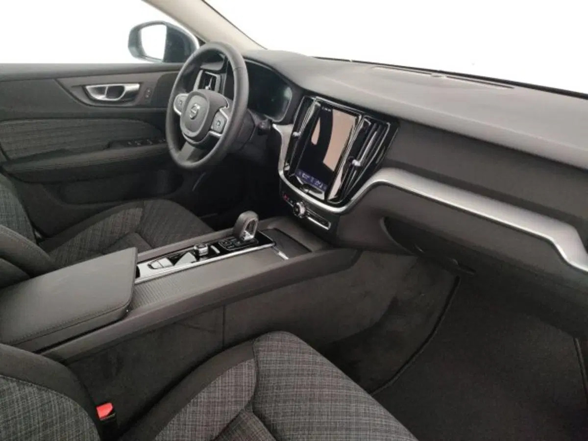Volvo V60 nuova a Modena (11)