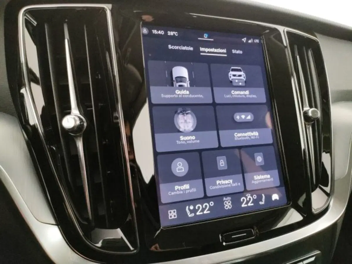 Volvo V60 nuova a Modena (15)