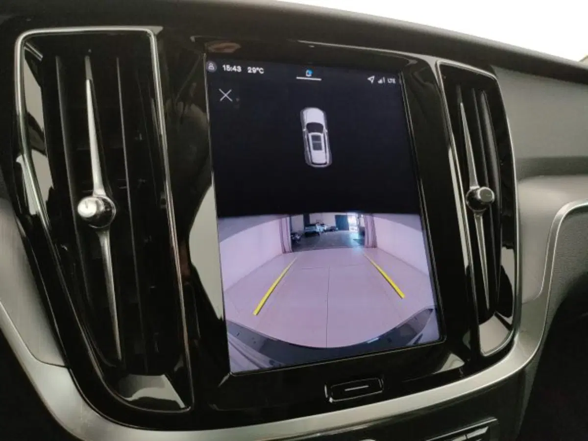 Volvo V60 nuova a Modena (17)