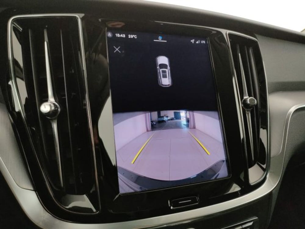 Volvo V60 nuova a Modena (17)