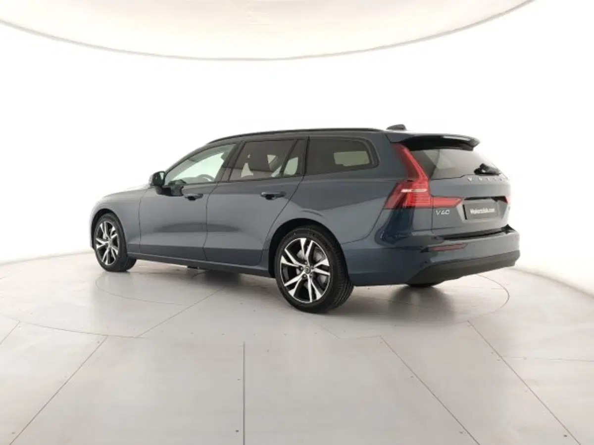 Volvo V60 nuova a Modena (3)