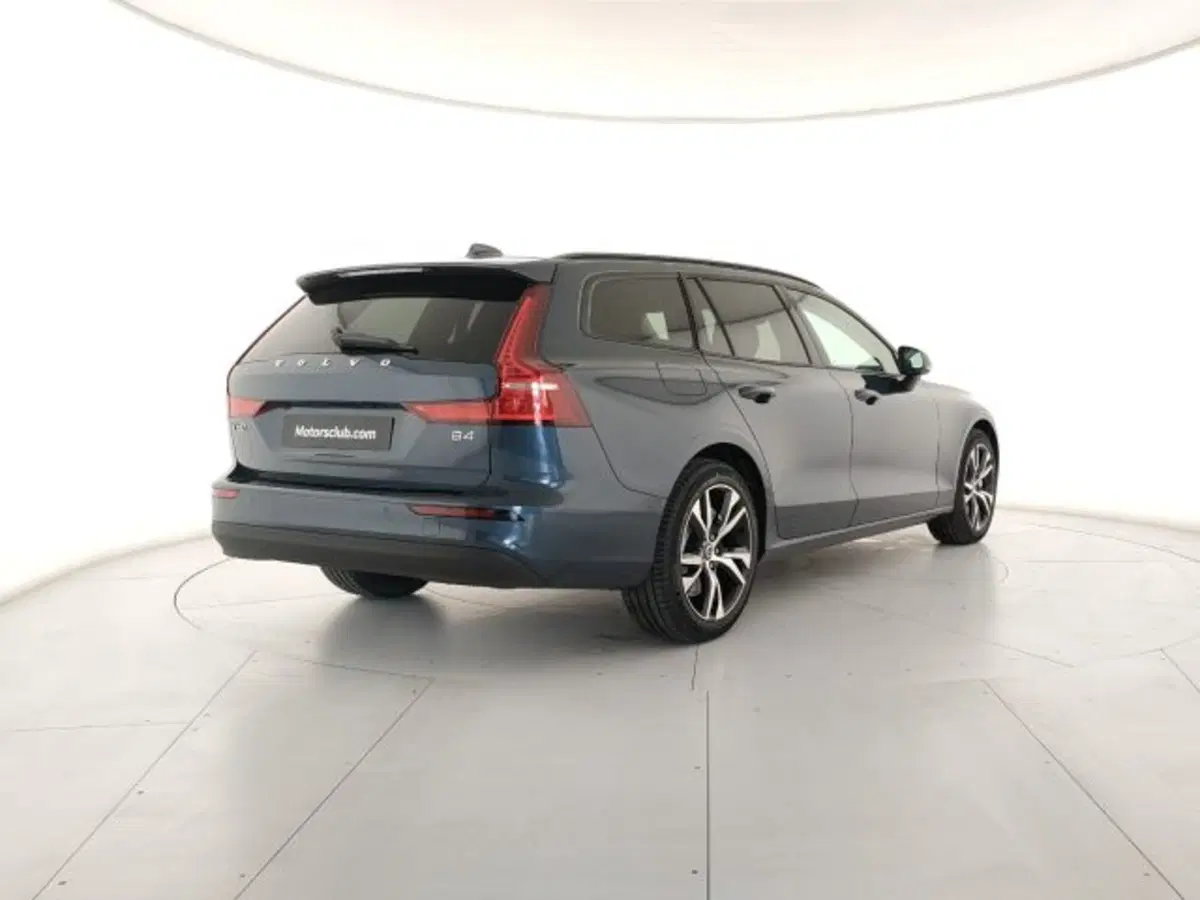 Volvo V60 nuova a Modena (5)