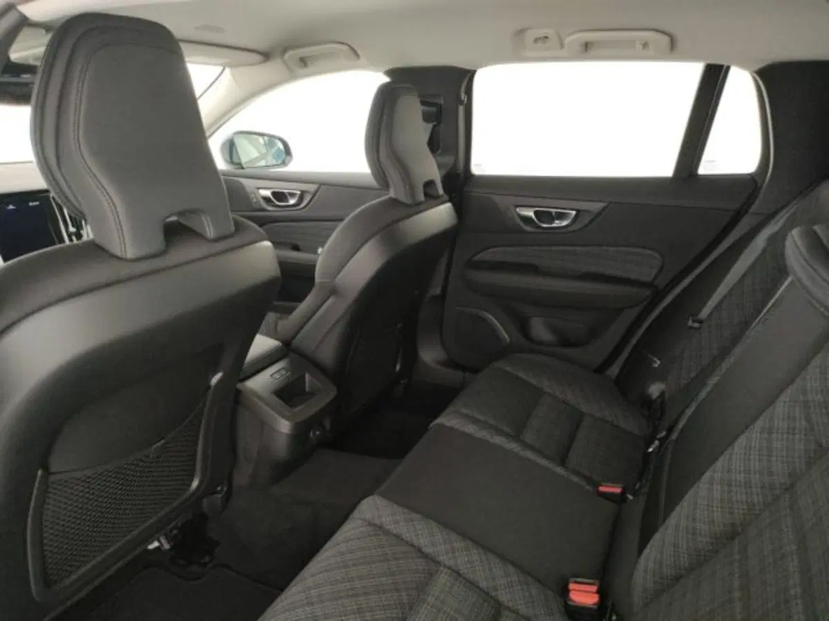 Volvo V60 nuova a Modena (9)