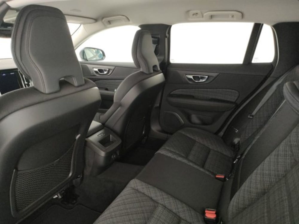 Volvo V60 nuova a Modena (9)