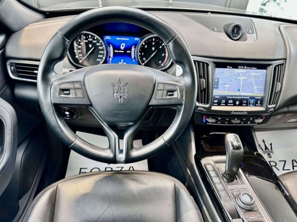 Maserati Levante usata a Torino (14)