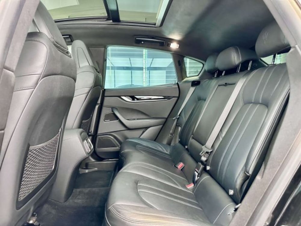 Maserati Levante usata a Torino (11)