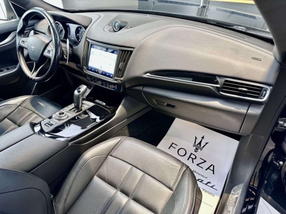 Maserati Levante usata a Torino (12)