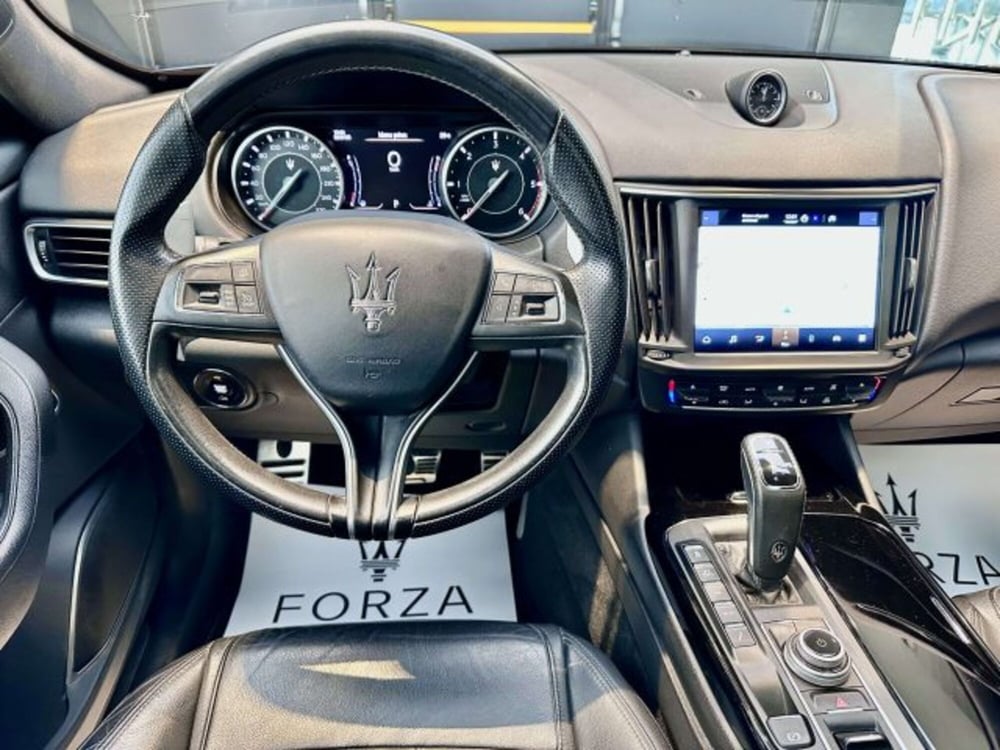 Maserati Levante usata a Torino (14)