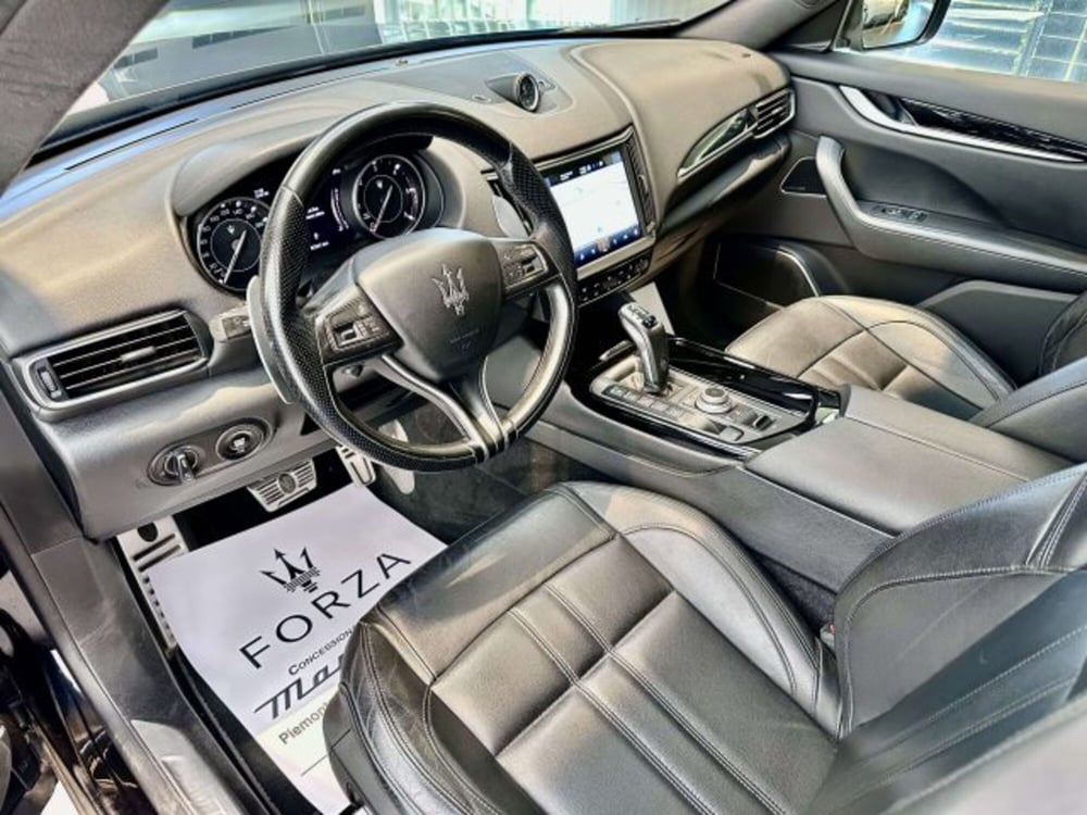 Maserati Levante usata a Torino (9)