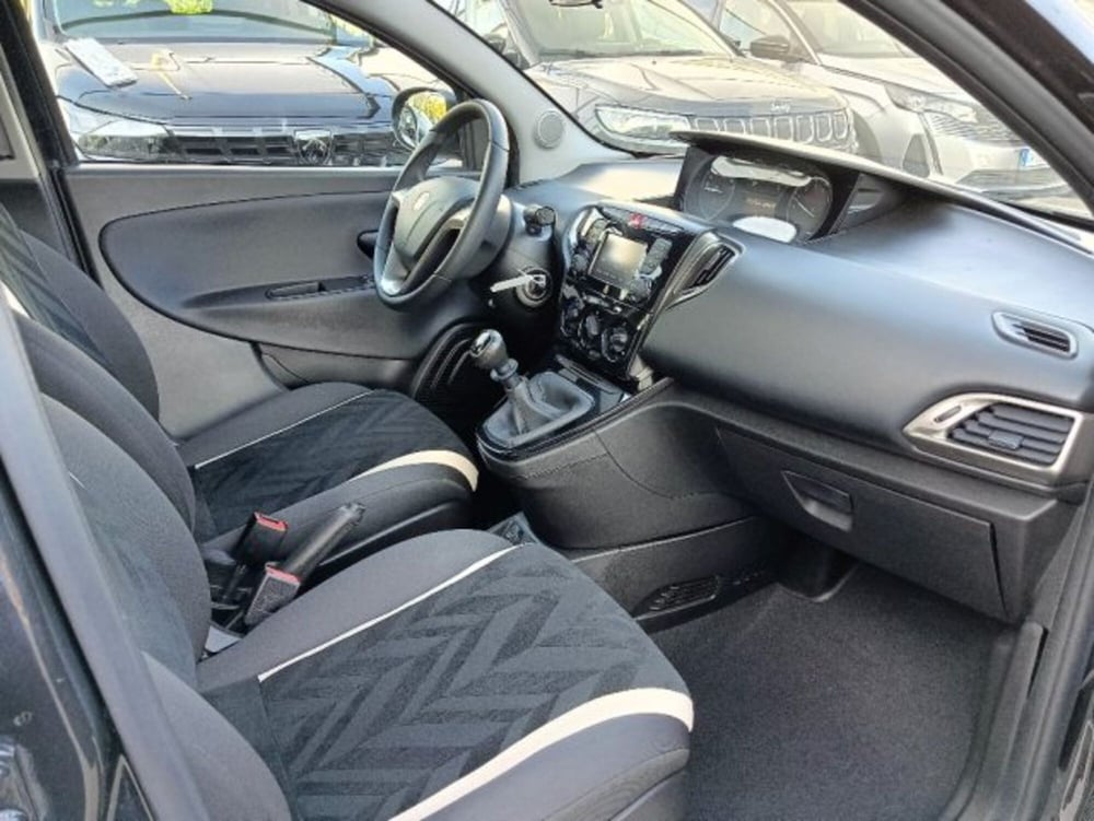Lancia Ypsilon usata a Brescia (15)