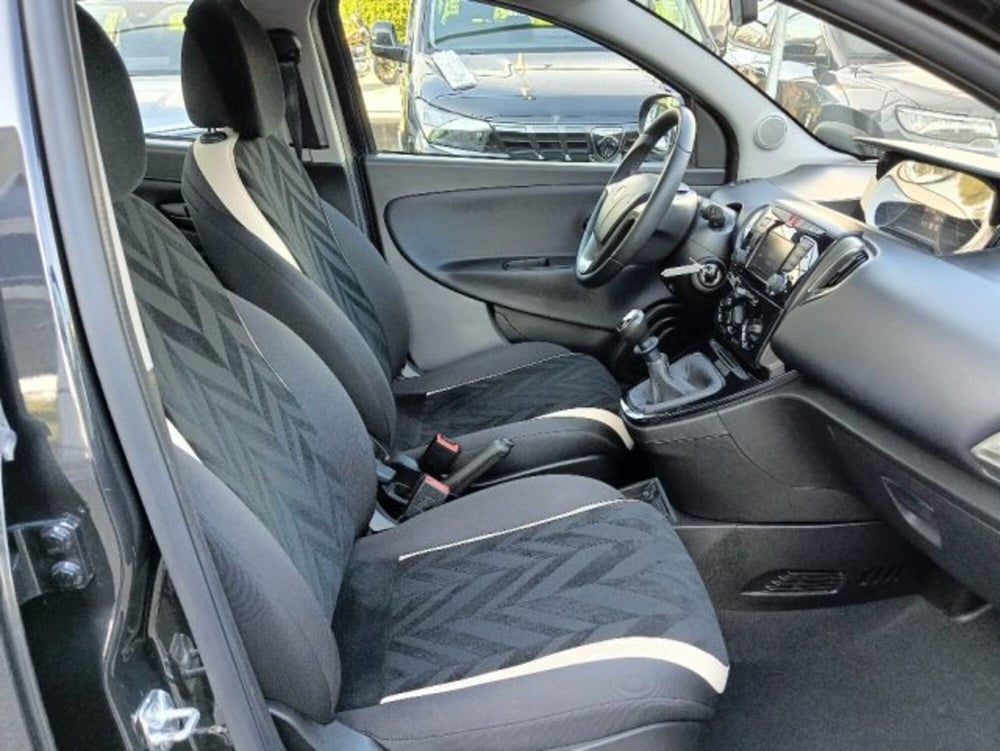Lancia Ypsilon usata a Brescia (16)
