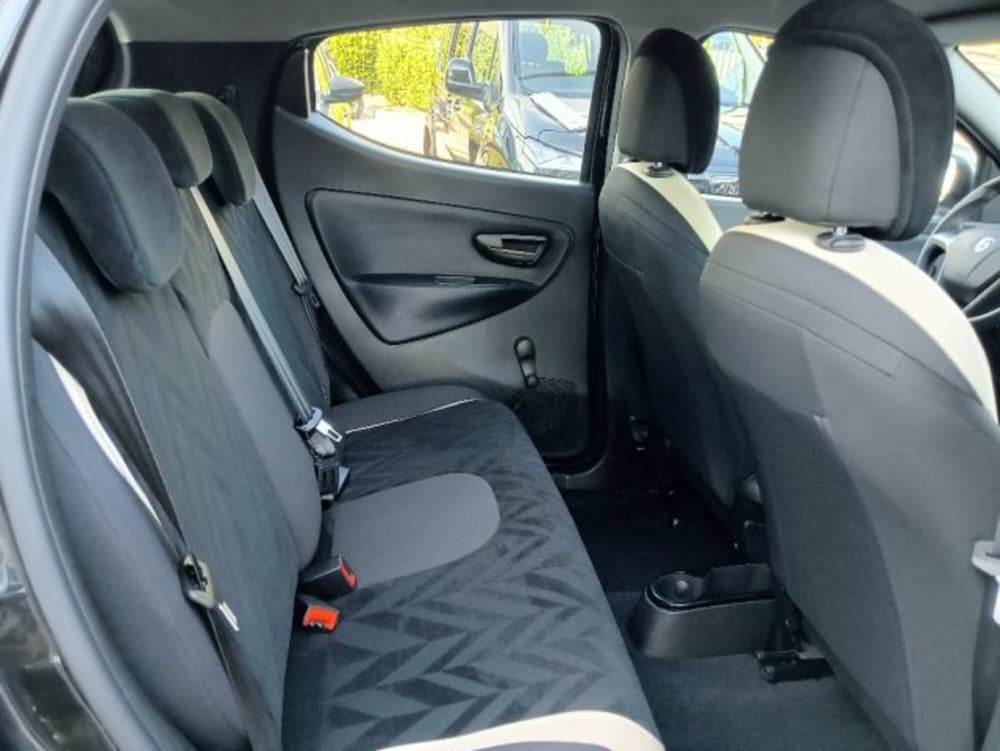 Lancia Ypsilon usata a Brescia (17)
