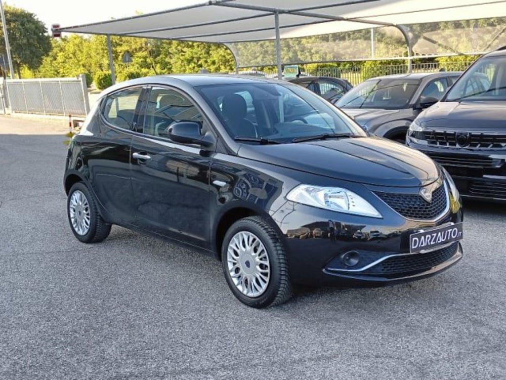 Lancia Ypsilon usata a Brescia (3)