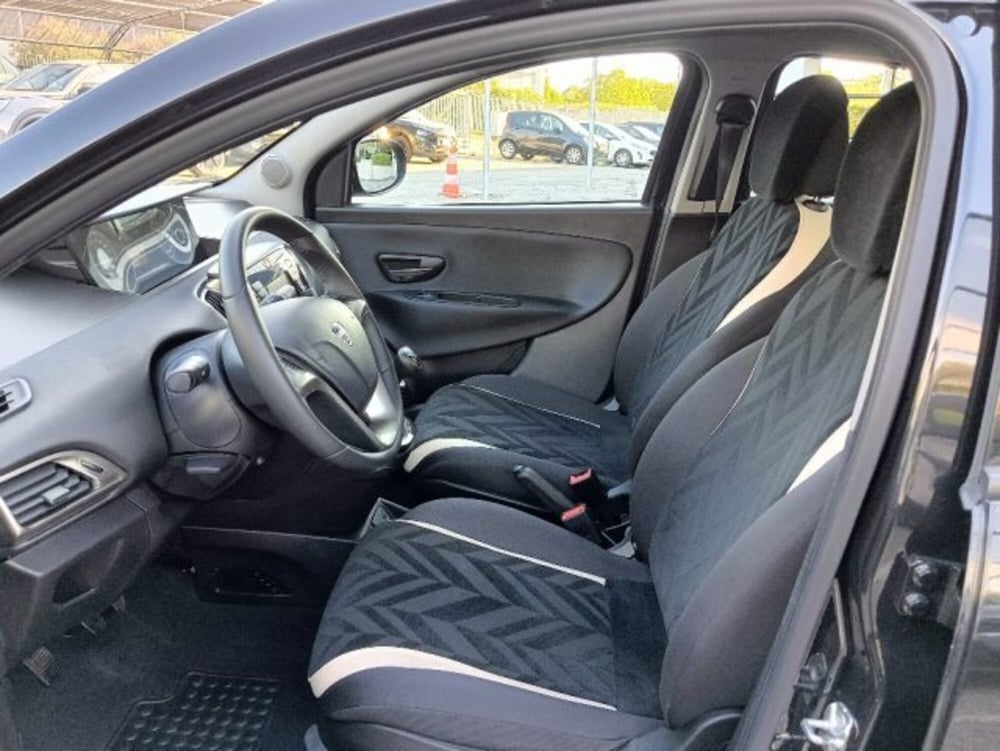 Lancia Ypsilon usata a Brescia (9)