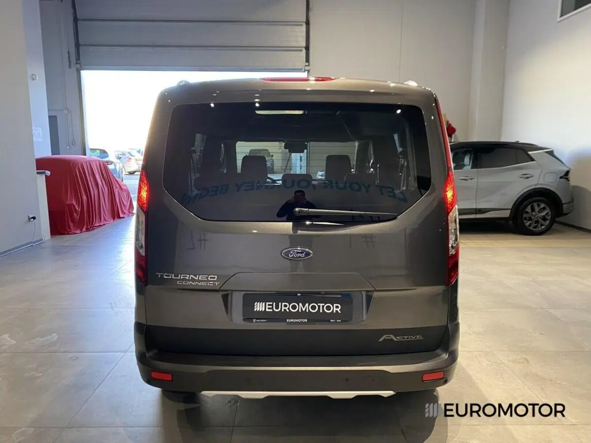 Ford Tourneo Connect usata a Bari (10)