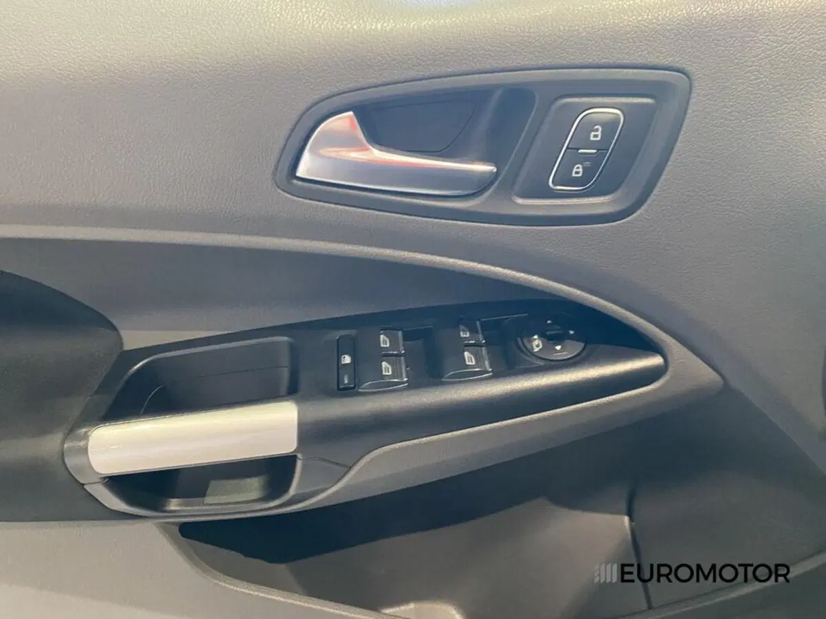 Ford Tourneo Connect usata a Bari (14)
