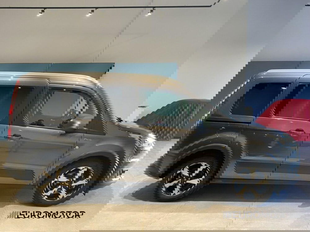 Ford Tourneo Connect usata a Bari (8)