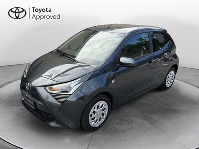 Toyota Aygo Connect 1.0 VVT-i 72 CV 5 porte x-play del 2021 usata a Como