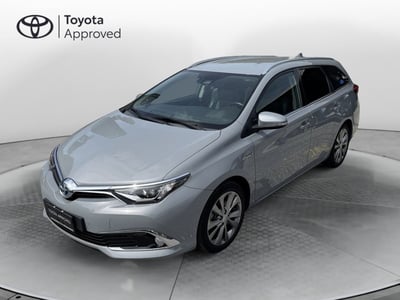 Toyota Auris Station Wagon 1.8 Hybrid Lounge del 2018 usata a Como