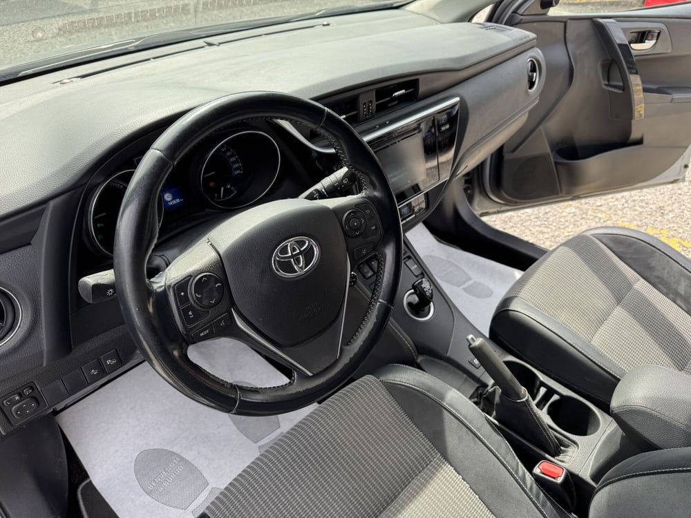 Toyota Auris Station Wagon usata a Como (10)