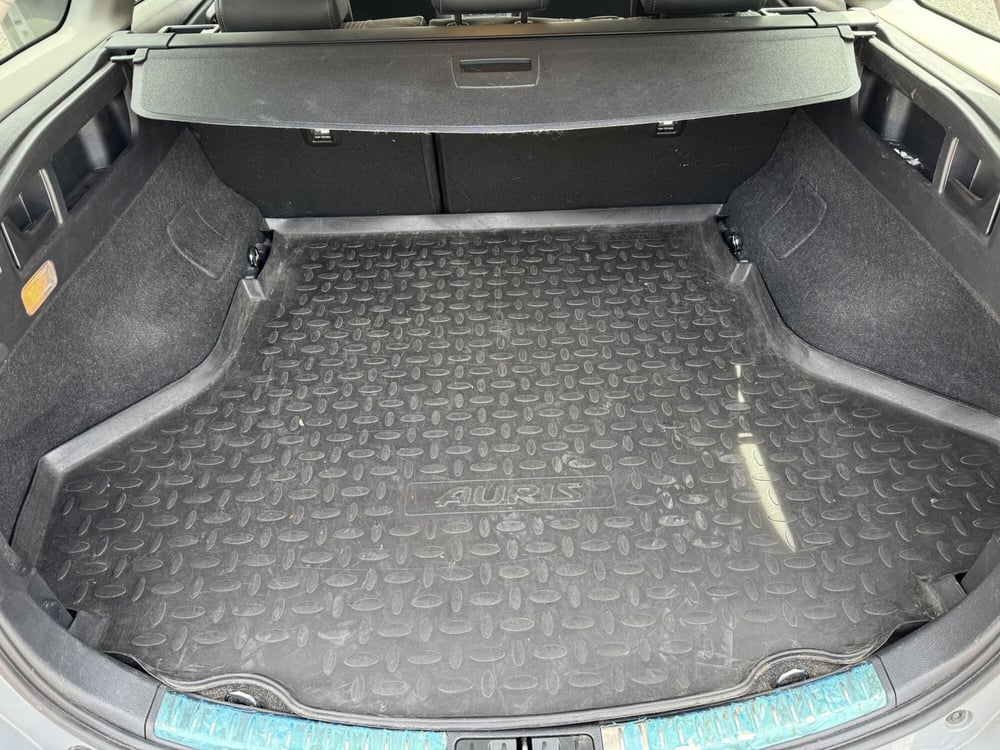 Toyota Auris Station Wagon usata a Como (12)