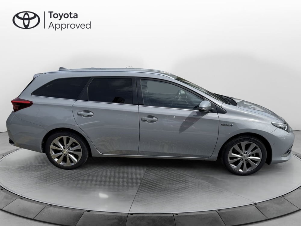 Toyota Auris Station Wagon usata a Como (13)
