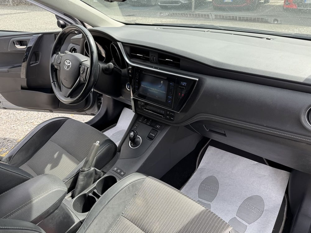 Toyota Auris Station Wagon usata a Como (6)